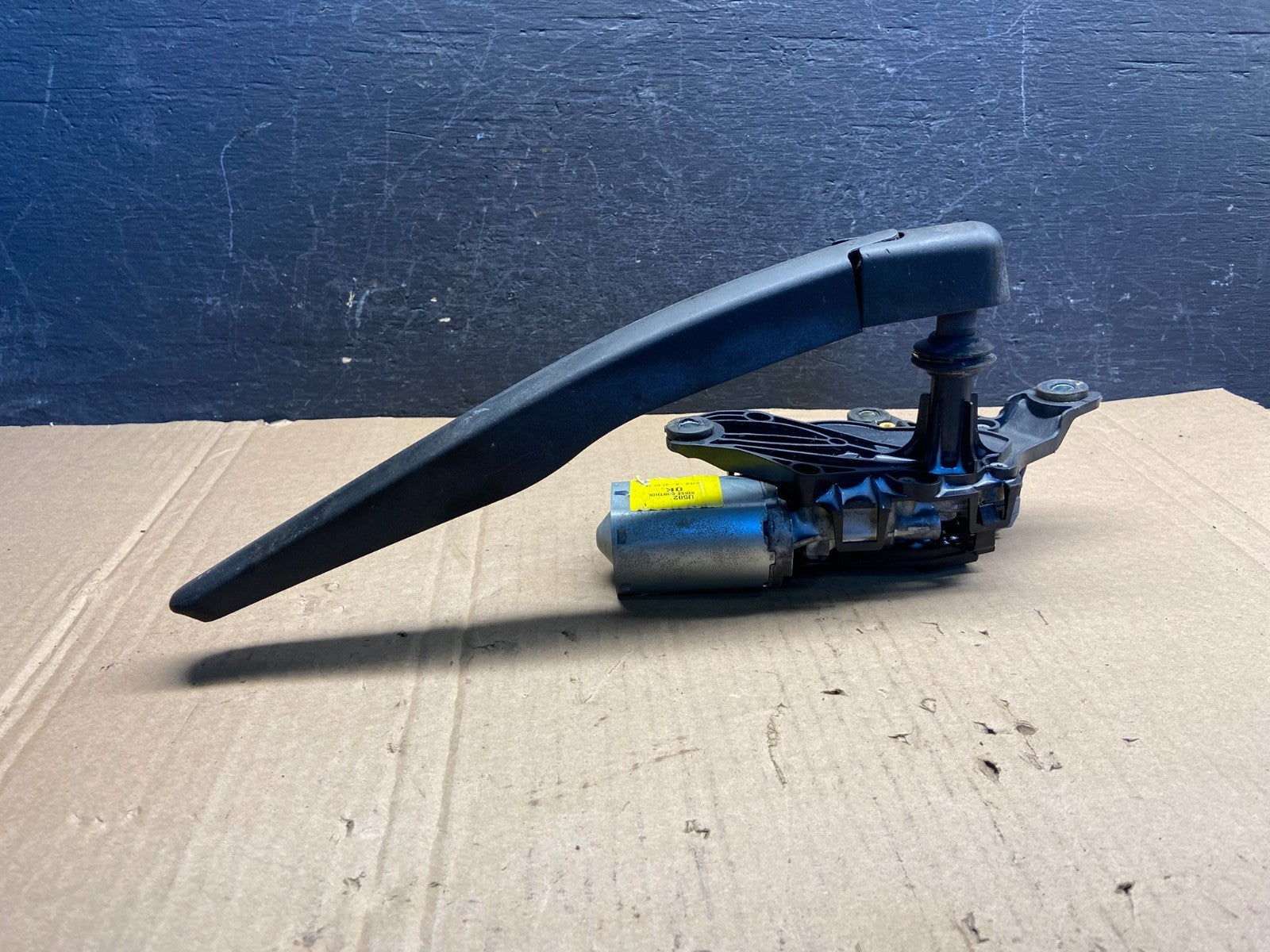 2011 to 2019 Ford Explorer Rear Windshield Wiper Motor AE2319 DG3