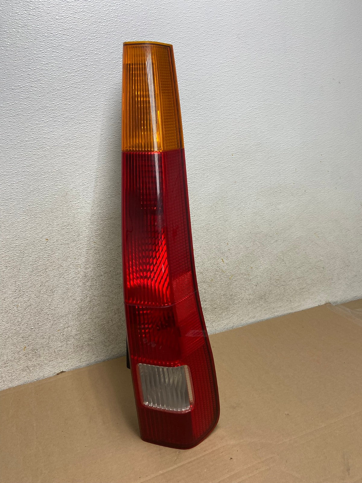 2002 - 2004 Honda Crv Cr-v Right Passenger Rh Side Tail Light AH9311 LK2