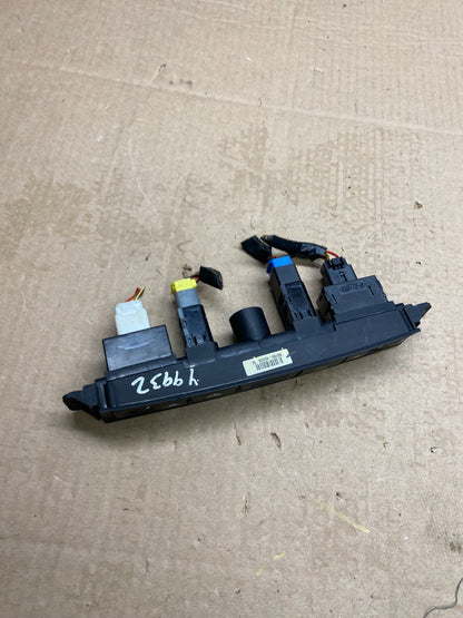 2006 - 2012 Kia Sedona Entourage Front Heated Seat Switch ESC OFF Y9932 DG4
