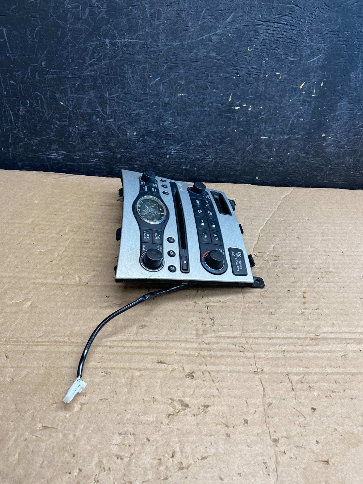 2007 to 2010 Infiniti G35 G37 Radio Player Climate Control Panel Bezel AF2093 DW1