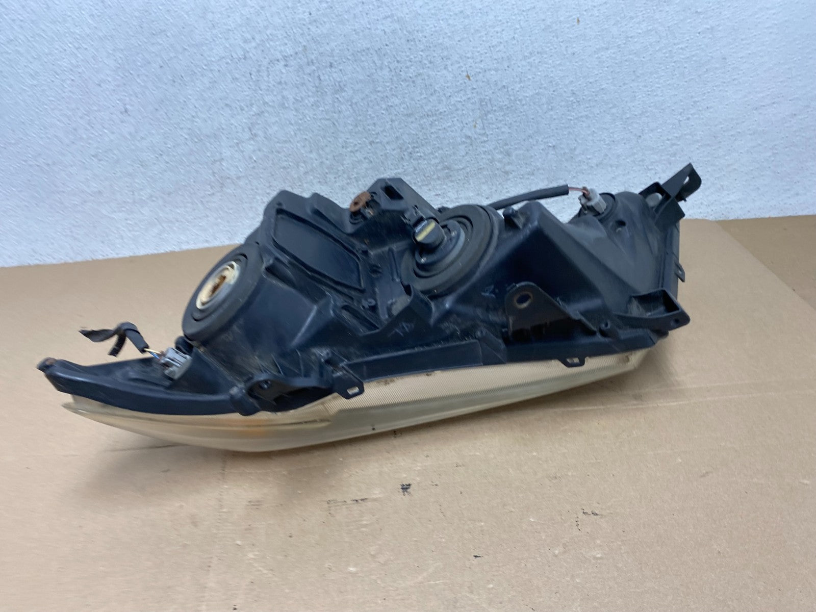 2009 to 2016 Toyota Venza Halogen Right Passenger Side Headlight AF43728