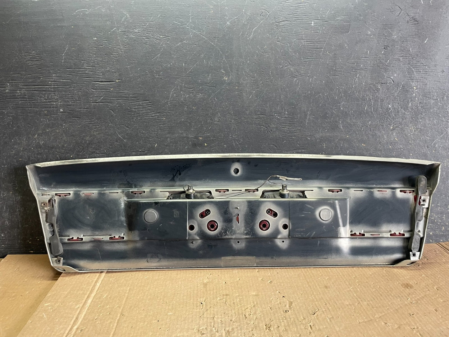 1997 - 1999 Saturn SL2 Sedan Center Tail Light Lid Trunk Rear Panel  AB3154 DG4