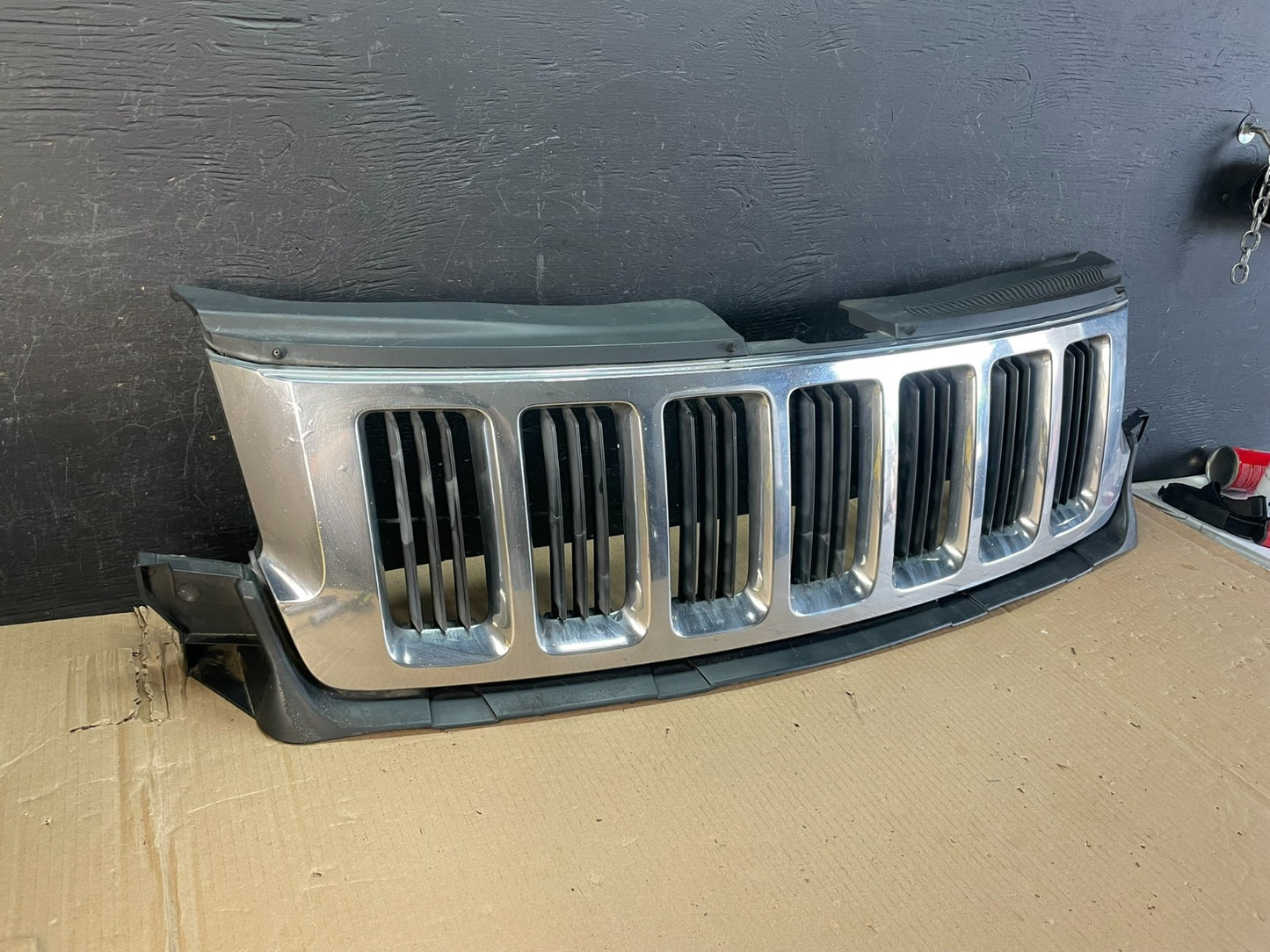2011 to 2013 Jeep Grand Cherokee Front Upper Grill Grille AE3613 DG1