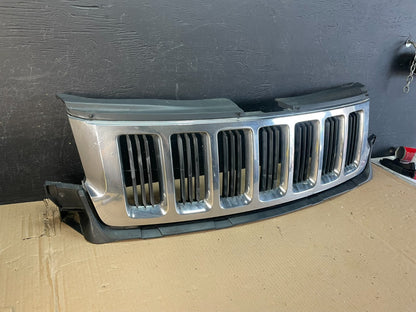 2011 to 2013 Jeep Grand Cherokee Front Upper Grill Grille AE3613 DG1