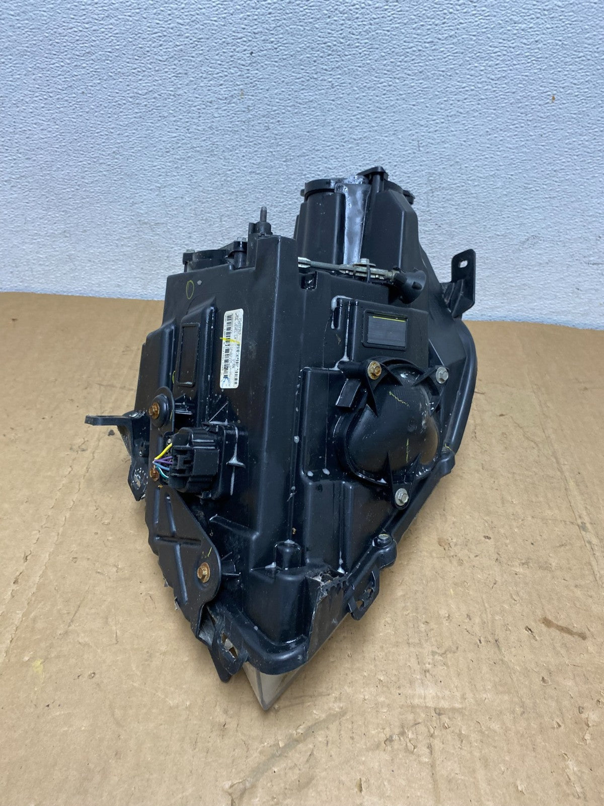 Halogen 2008 to 2014 Cadillac CTS Headlight Left Driver LH Side AD1205 DW5