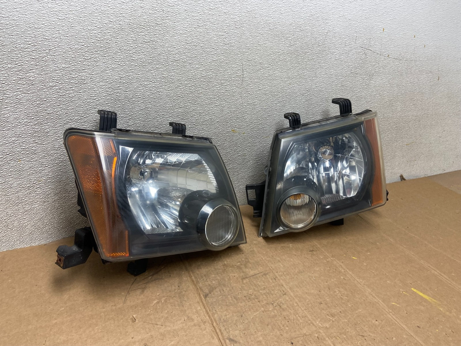 2005-2015 Nissan Xterra Left+Right Side Set Headlights OEM AA1453 PS2