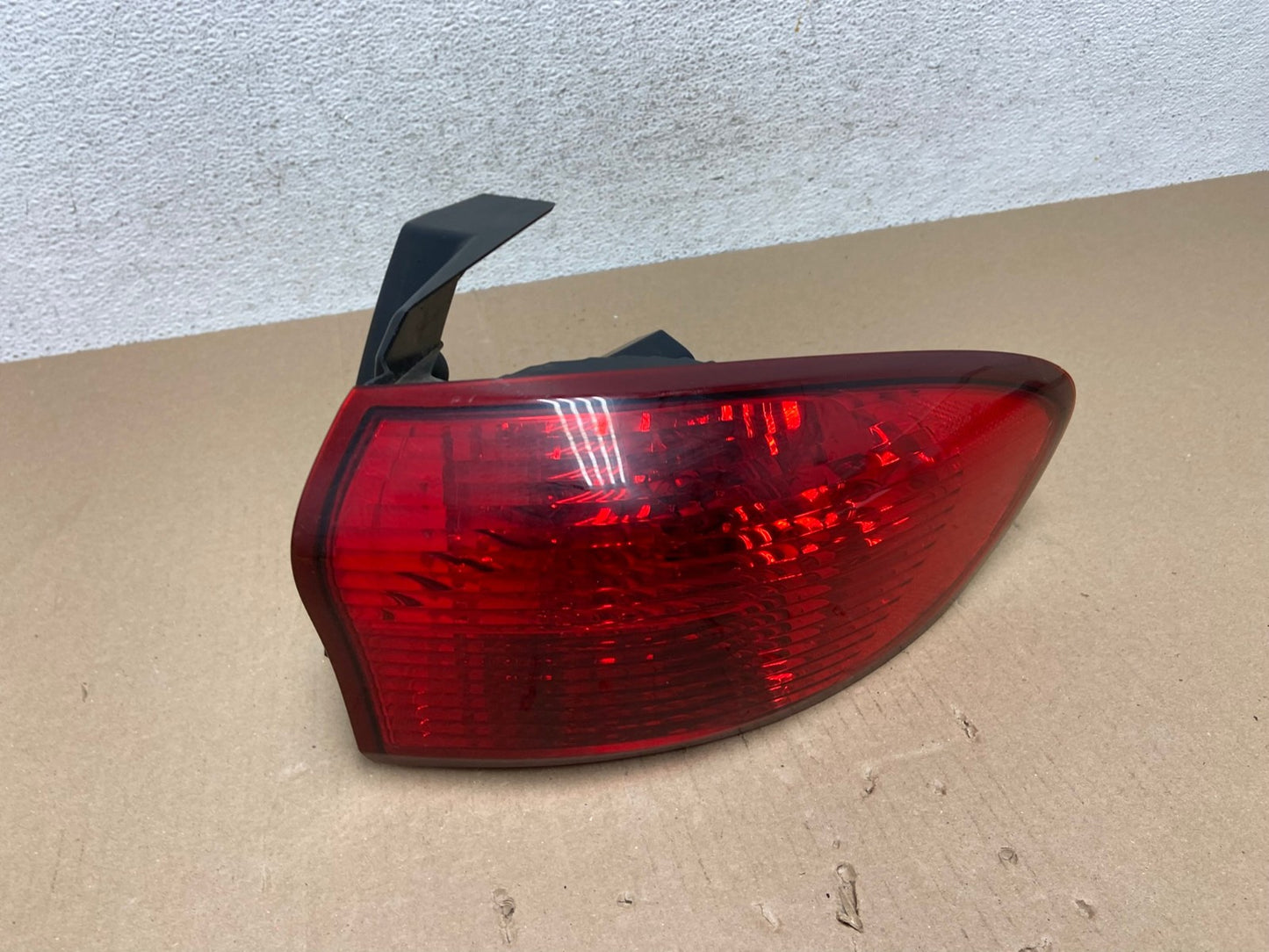 2006-2007 Subaru Tribeca B9 Right Passenger Rh Side Tail Light AE7167 LK0