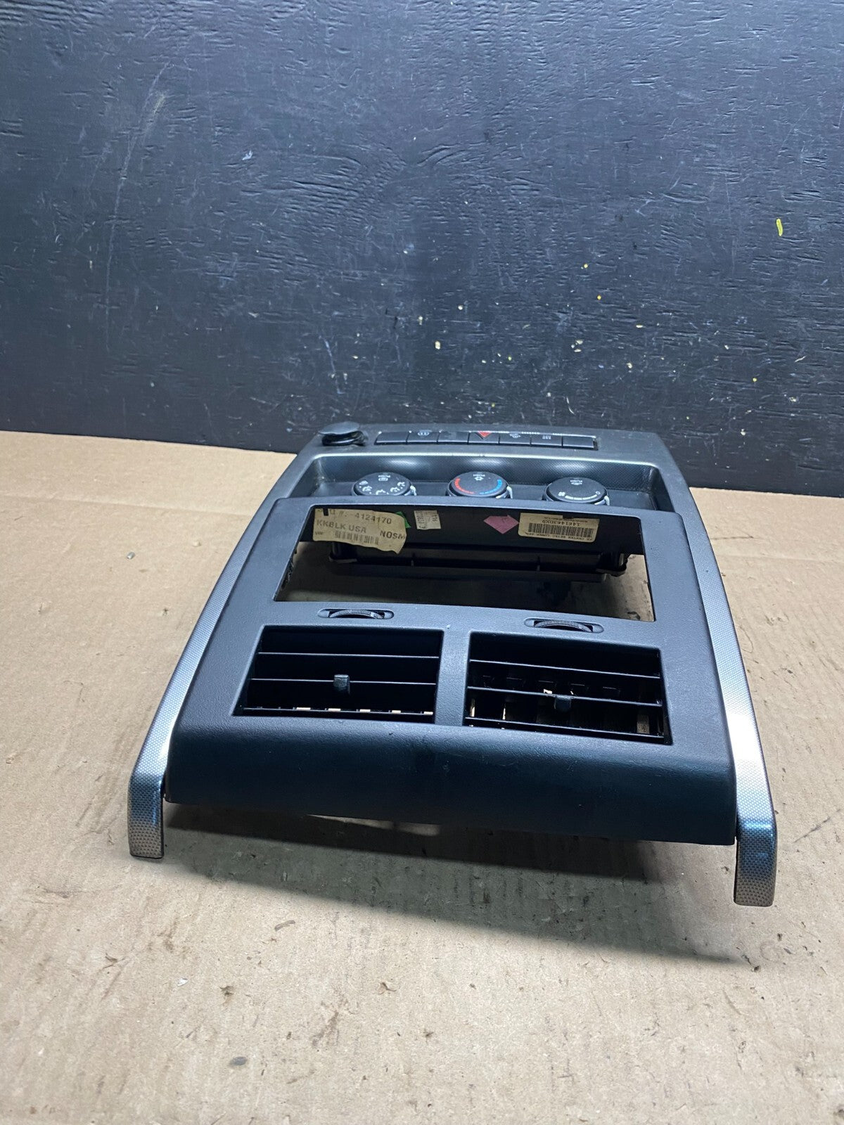2008 to 2012 Jeep Liberty Dash Climate Temperature Control Radio Bezel O6925 DG3