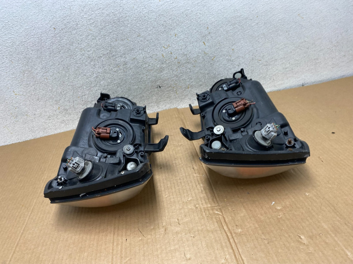 2004 2005 2006 Toyota Highlander Headlights Left+Right Side TYC AI5749 DW10