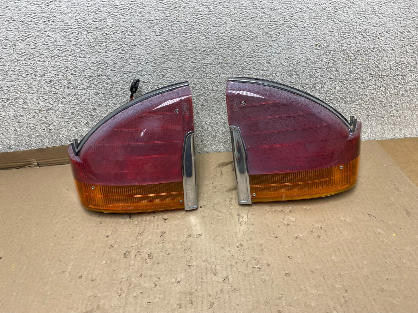 1986 to 1991 Jaguar Xjs Left+Right Set  Tail Lights OEM u1175 DG0