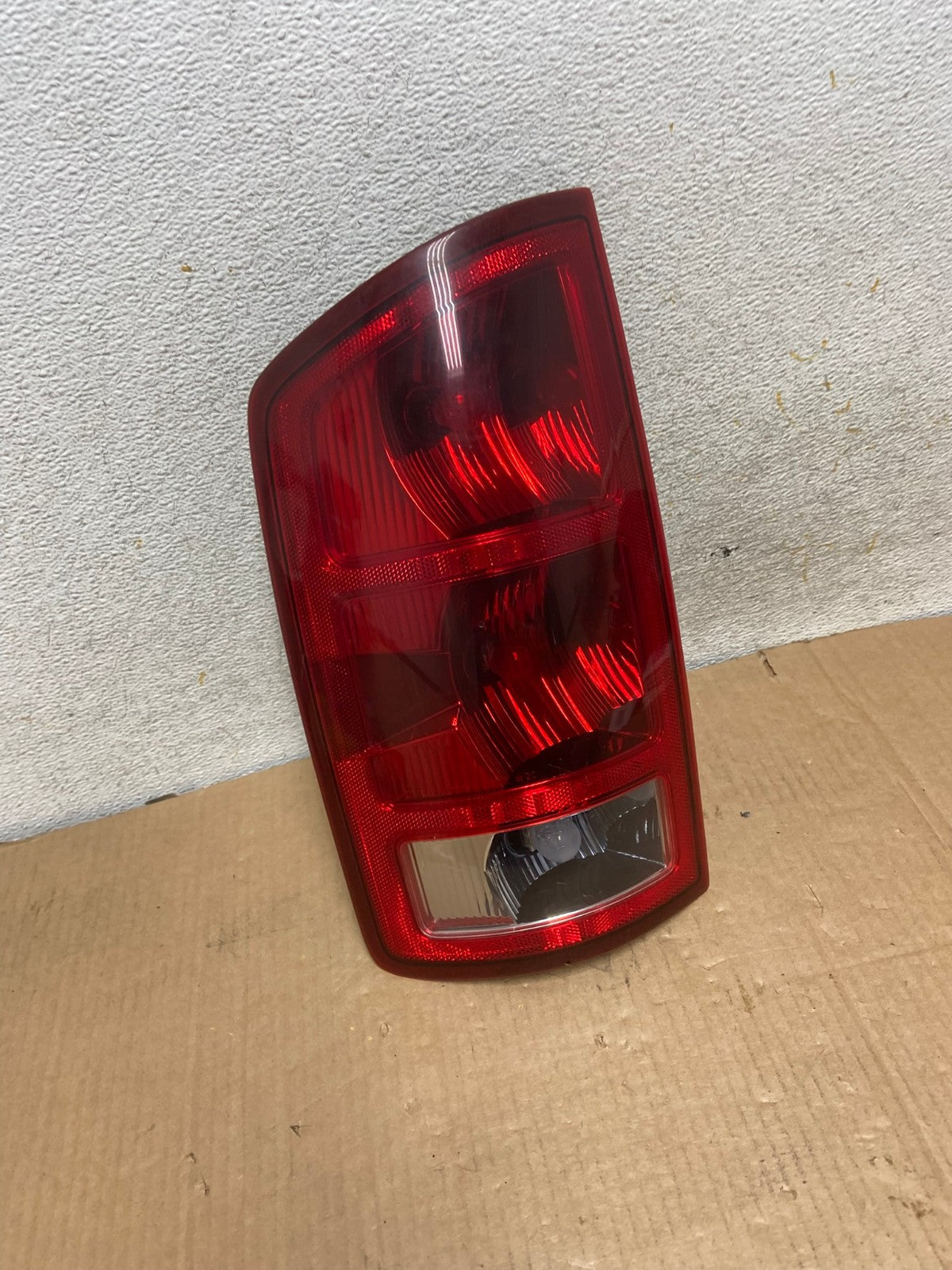 2002 to 2006 Dodge Ram 1500 Left Driver side Tail Light AI6936 LK2