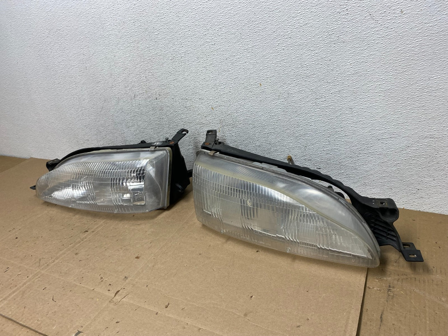 1995 - 1996 Toyota Camry Left+Right Side Set Halogen Headlights AE5980 DW1