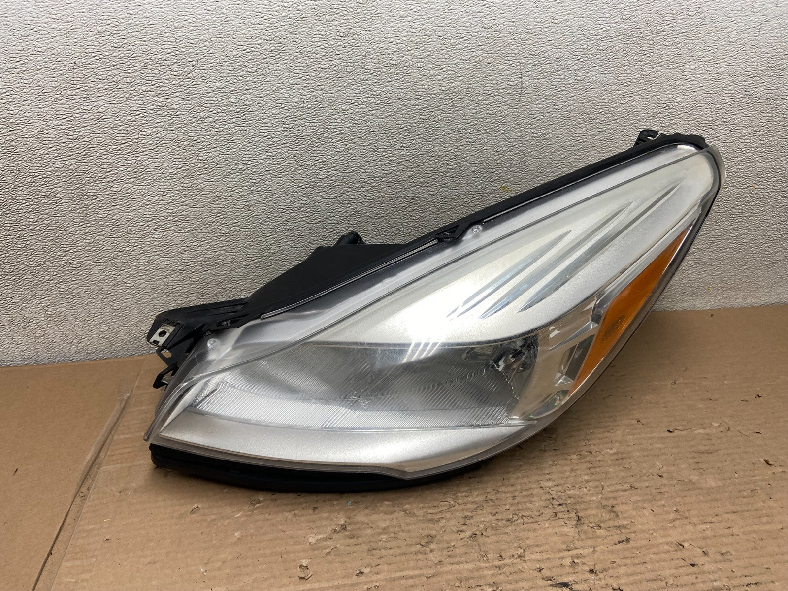 2013 - 2016 Ford Escape Headlight Left Driver Lh Side Halogen AA9525 DW0