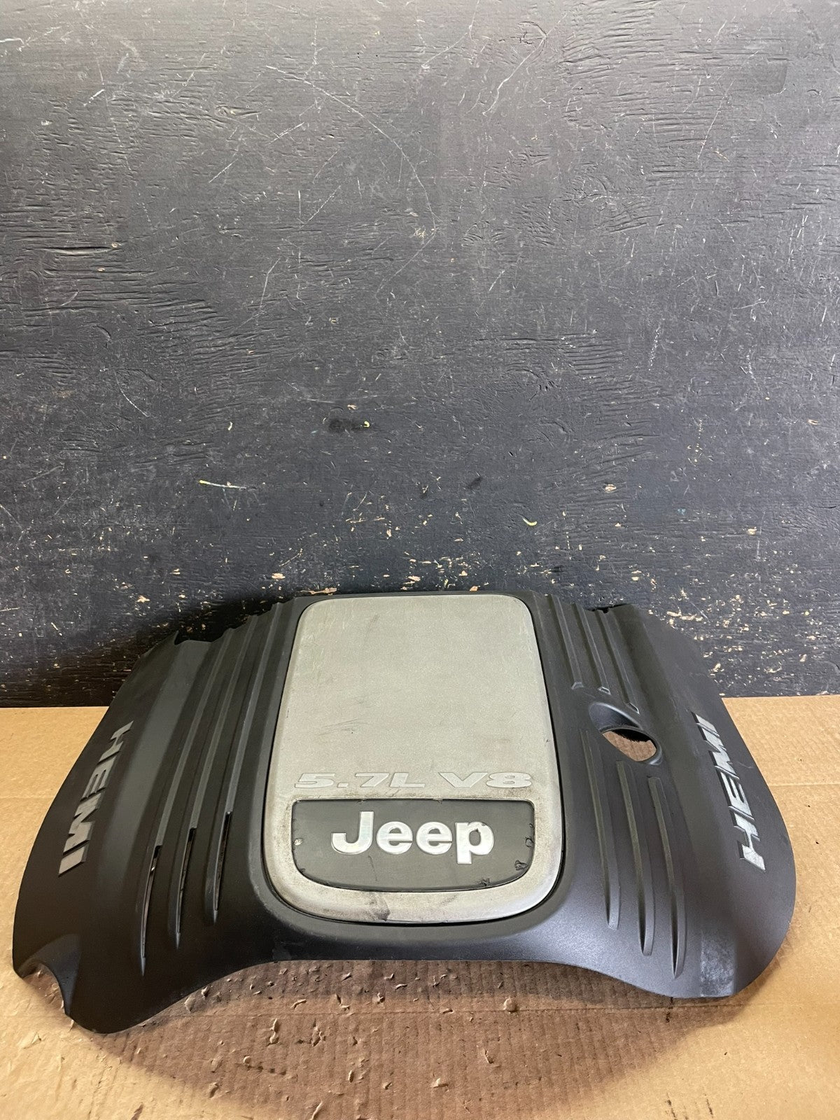 2005 to 2010 Jeep Grand Cherokee 5.7L Hemi Engine Cover Plastic Shield AA6121 DG3
