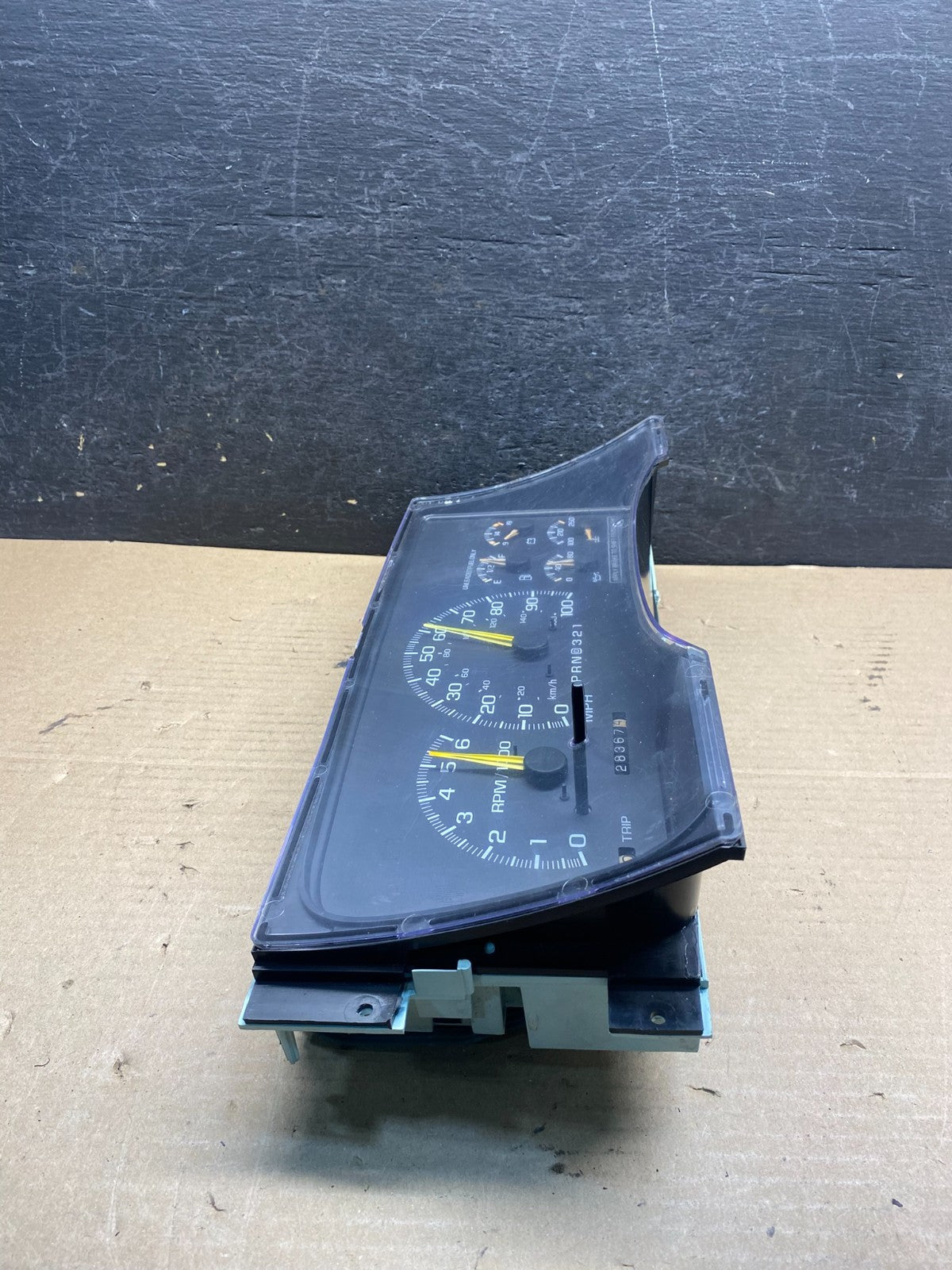 1995 to 1999 Chevrolet Silverado Suburban Cluster Gauge Speedometer AH9768 DW1