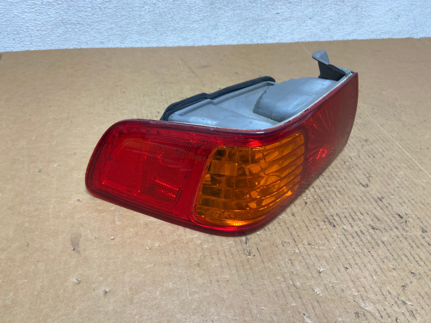 2000 to 2001 Toyota Camry Tail Light Left Driver Lh Side AE0667 LK2