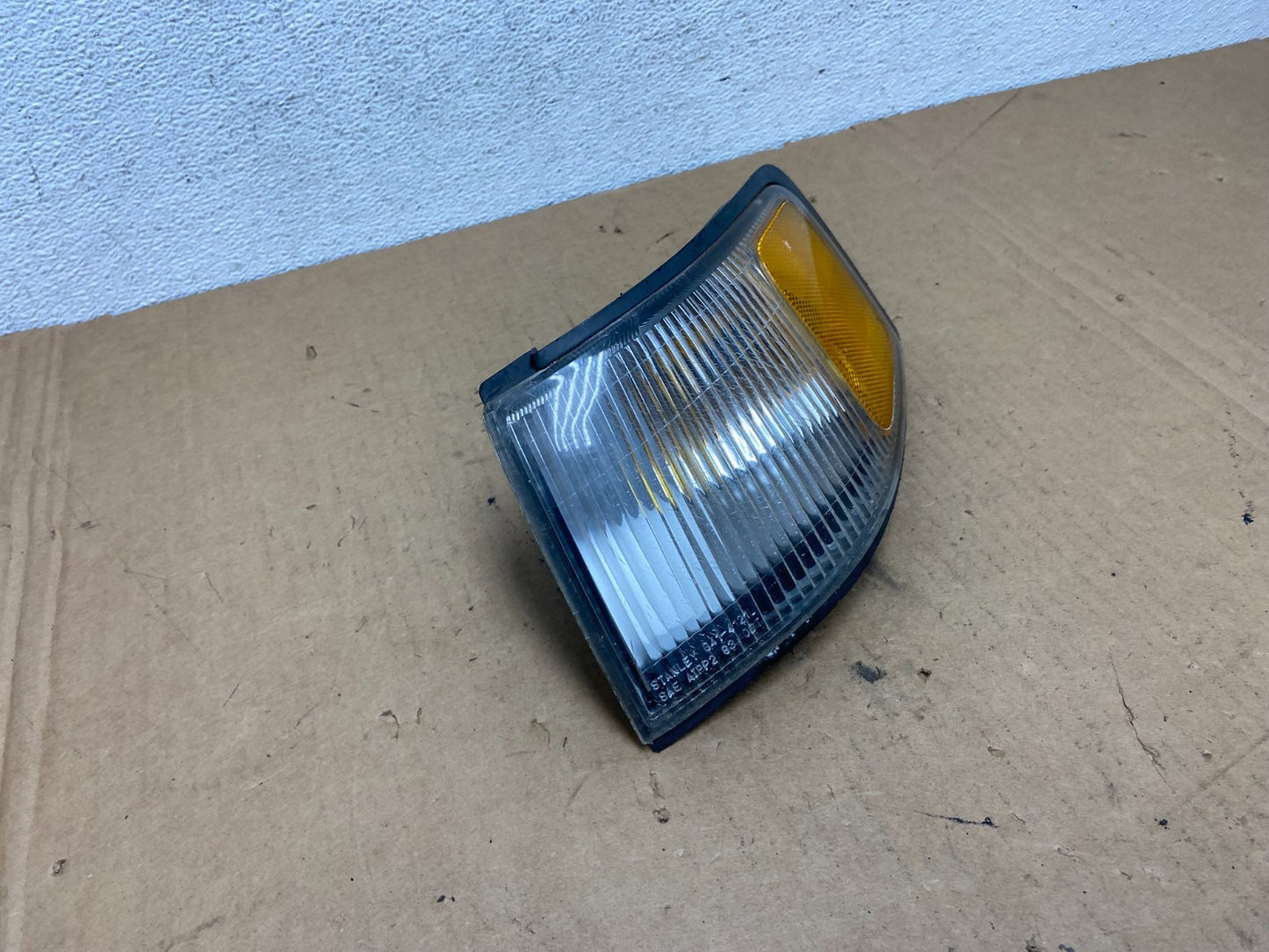 1996 to 1998 Mazda MPV Front Left Driver Side Turn Signal ad2734 DG2