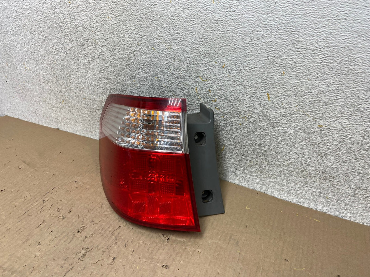 2005 2006 2007 Honda Odyssey Left Driver LH Side Tail Light AH5978 LK2