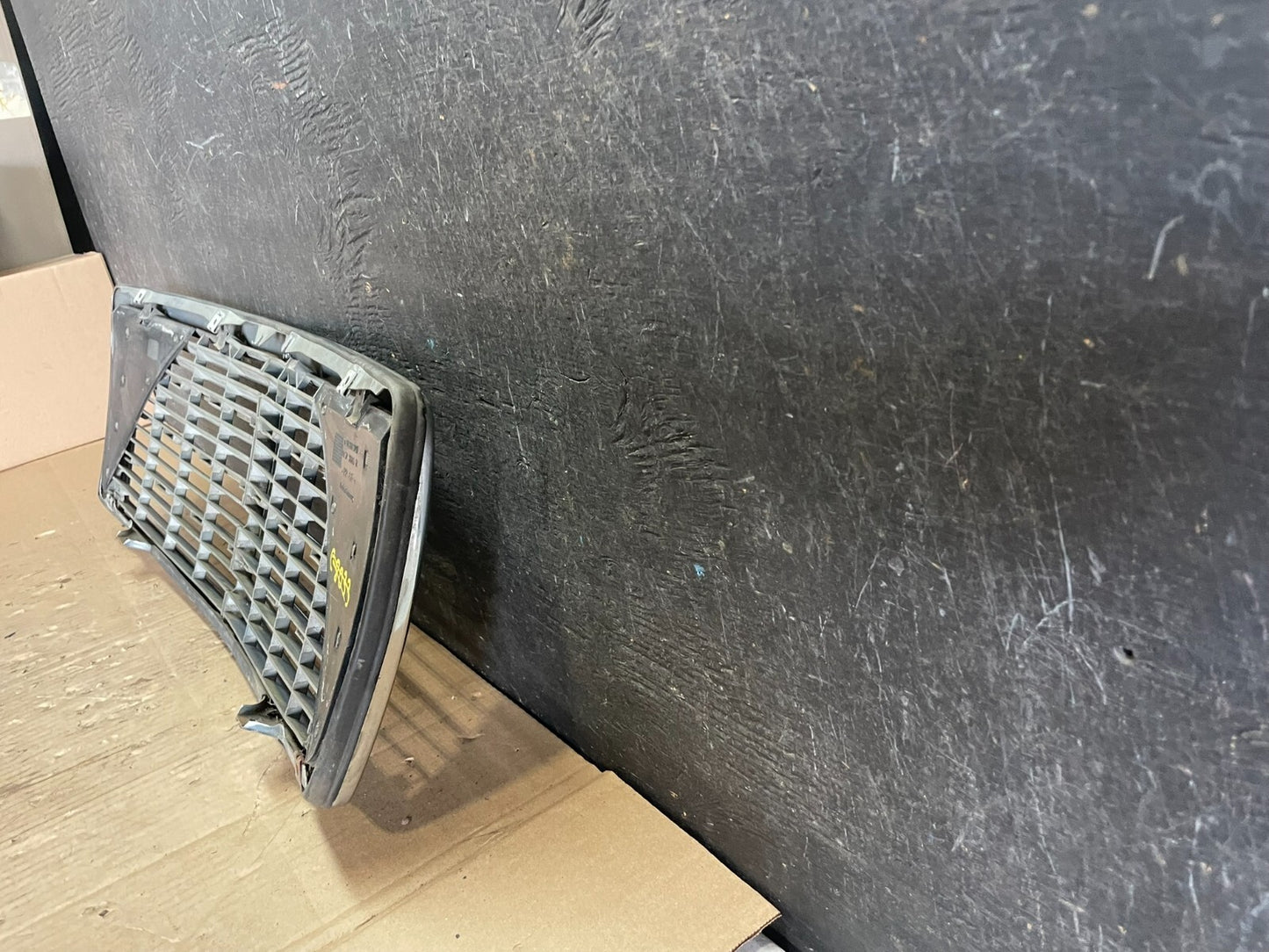 1994 to 1998 Mercedes-Benz W140 S600 S500 S320 Front Upper Grille OEM M6006 DG19