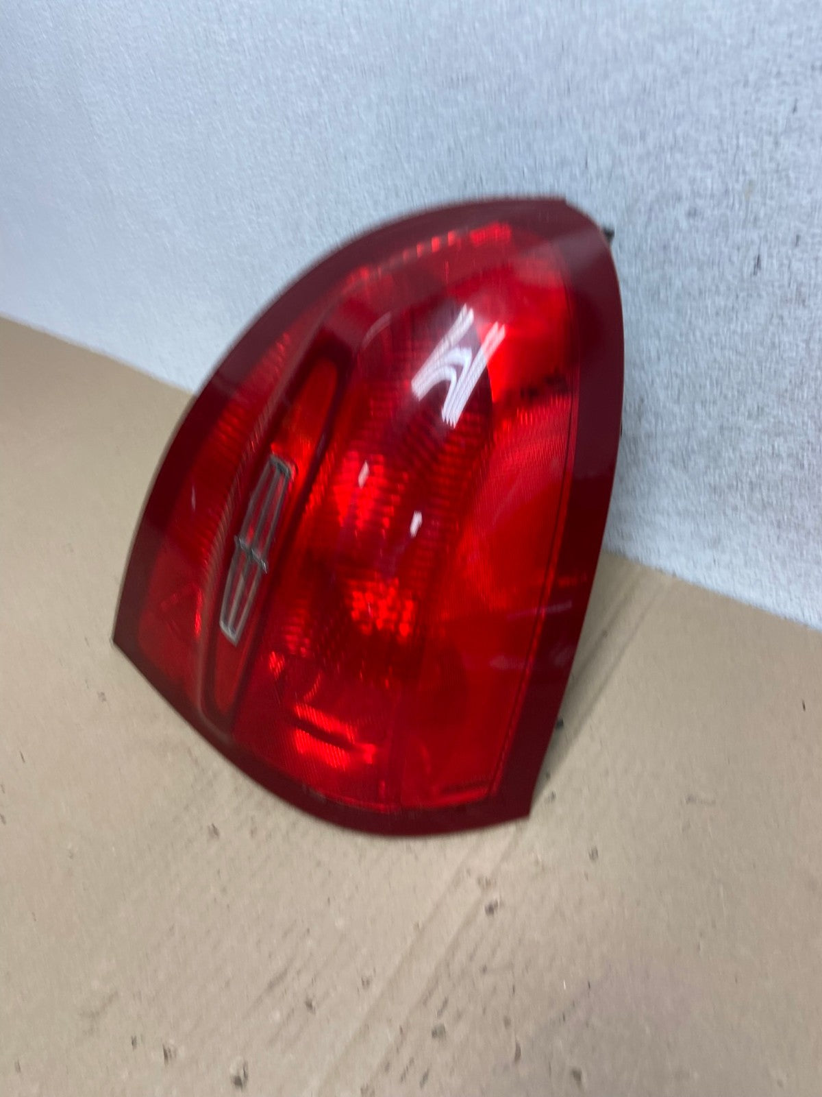1998 to 2002 Lincoln Town Car Right Passenger RH Tail Light AE9480 LK1