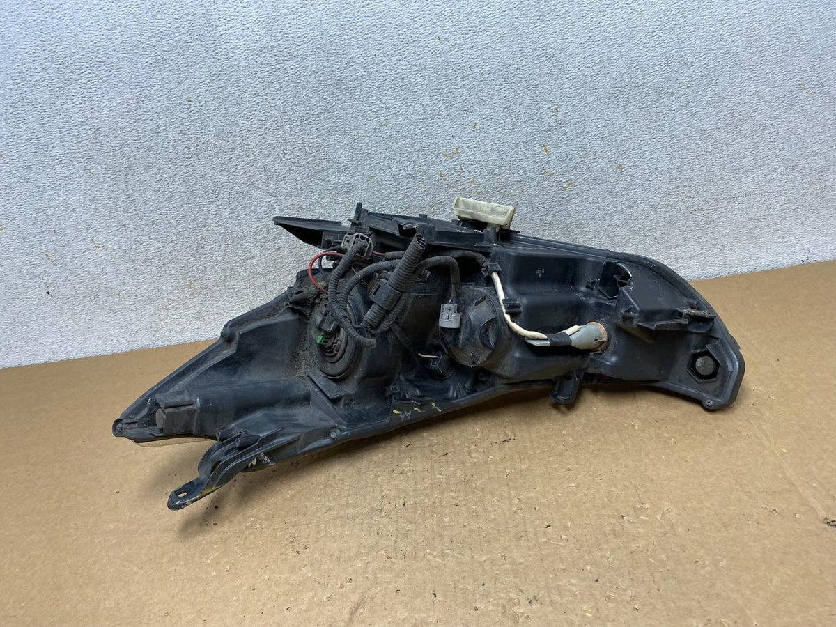 2015 - 2017 Toyota Prius V Right Passenger Side Halogen Headlight AI3553 DW7