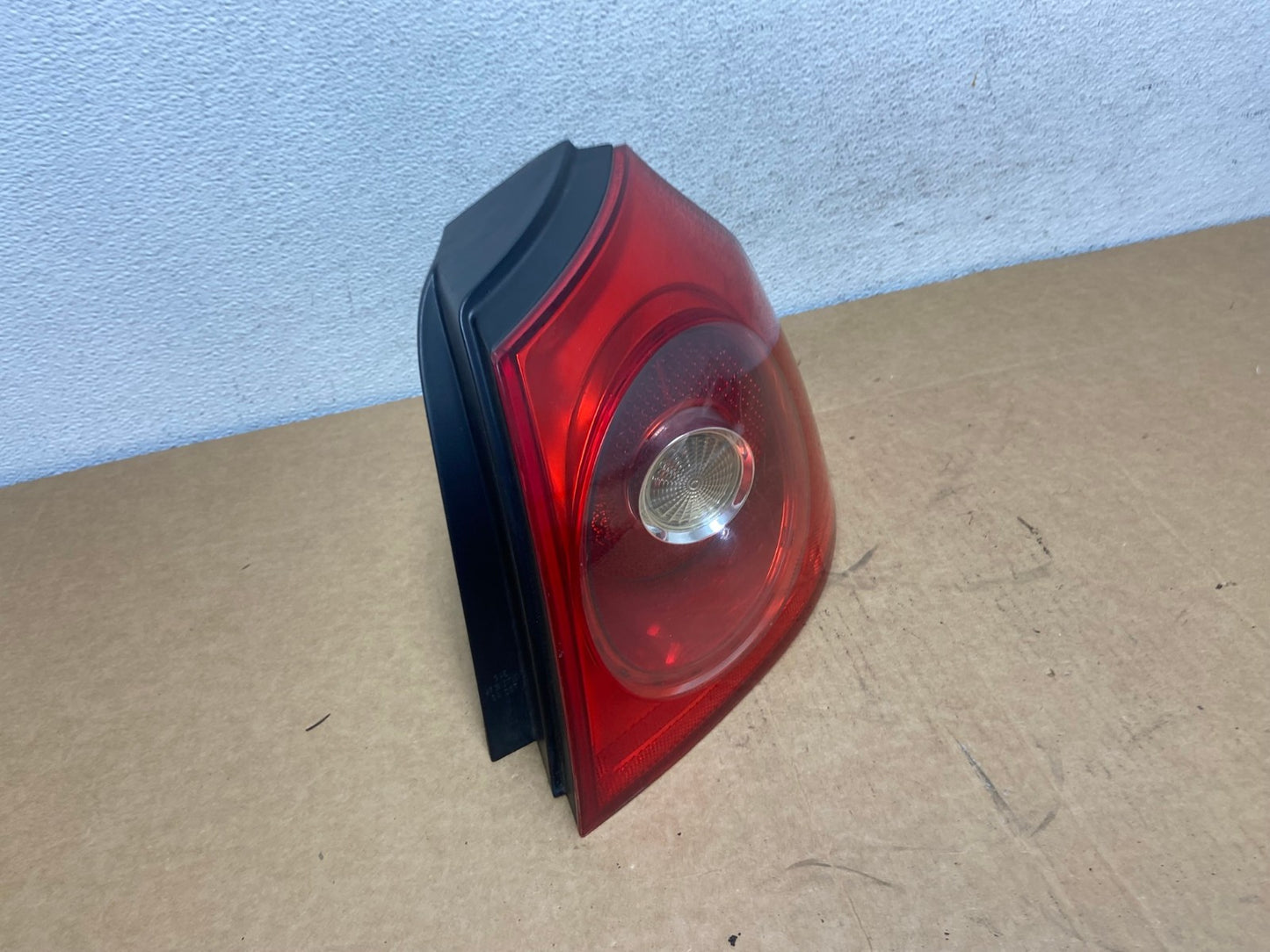 2006 2007 2008 Volkswagen Golf MK5 5 Right Passenger Tail Light AD5380 LK2