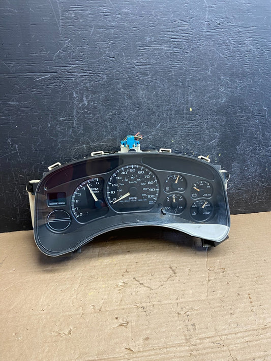 2002 GMC Yukon Speedometer Cluster Gauge AF2161 DG0