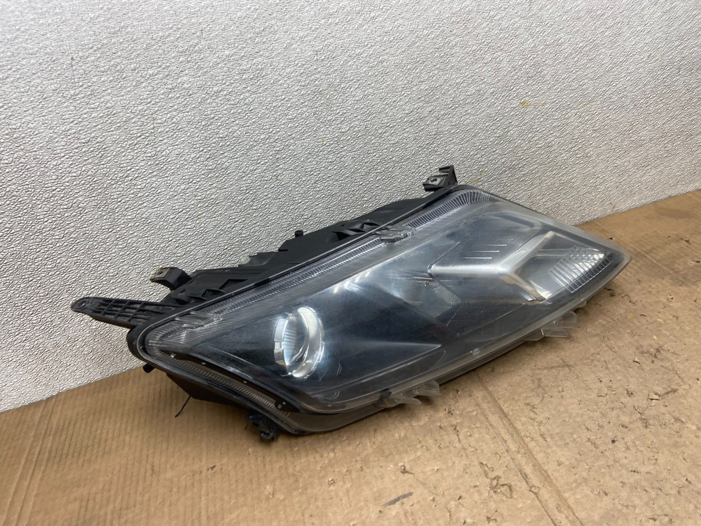 2010 2011 2012 Ford Fusion Right Passenger RH Headlight Halogen OEM AA6931 DW2