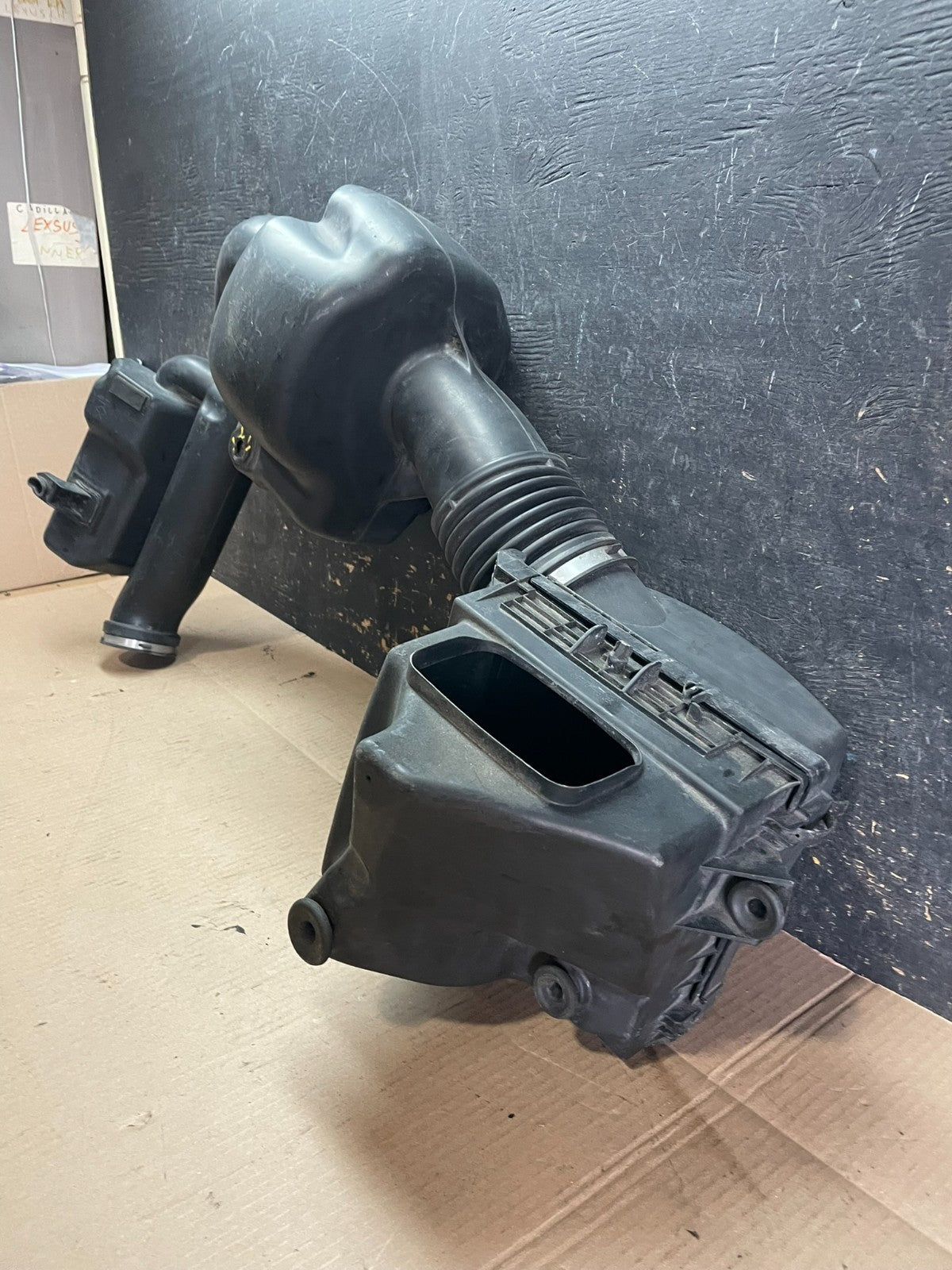 2011 - 2013 Dodge Durango 3.6L Resonator Air Intake Tube Z8349 DG6