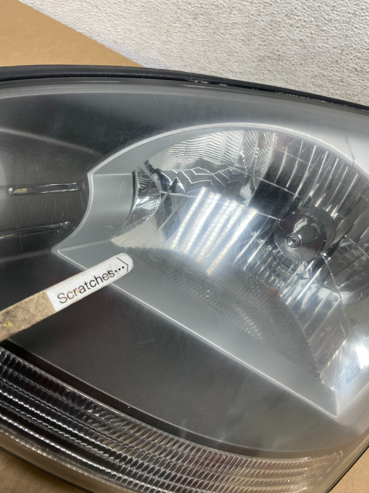 2005 to 2008 Hyundai Tucson Left Driver LH Side Headlight AD7874 DW3