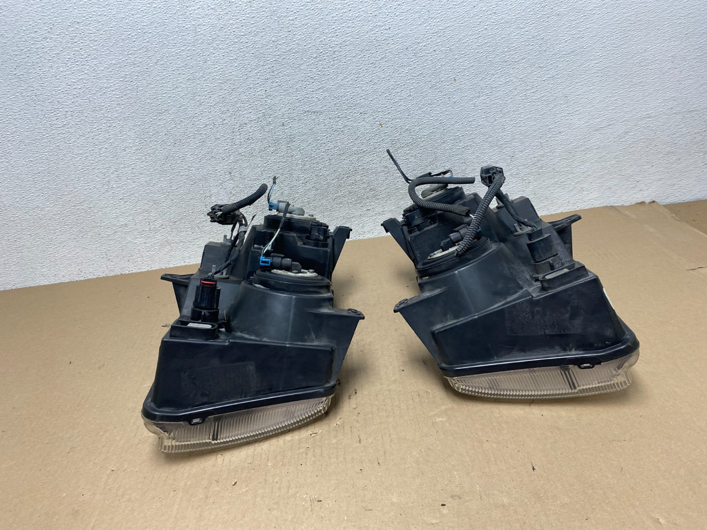 2005 2006 2007 Chrysler 300 Left+Right Halogen Headlights AE7221 DW9