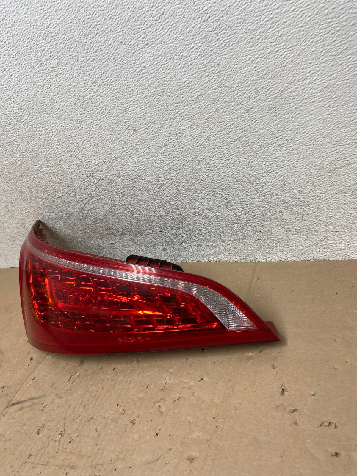 2009 to 2012 Audi Q5 Left Driver LH Side Tail light AG5326 LK2