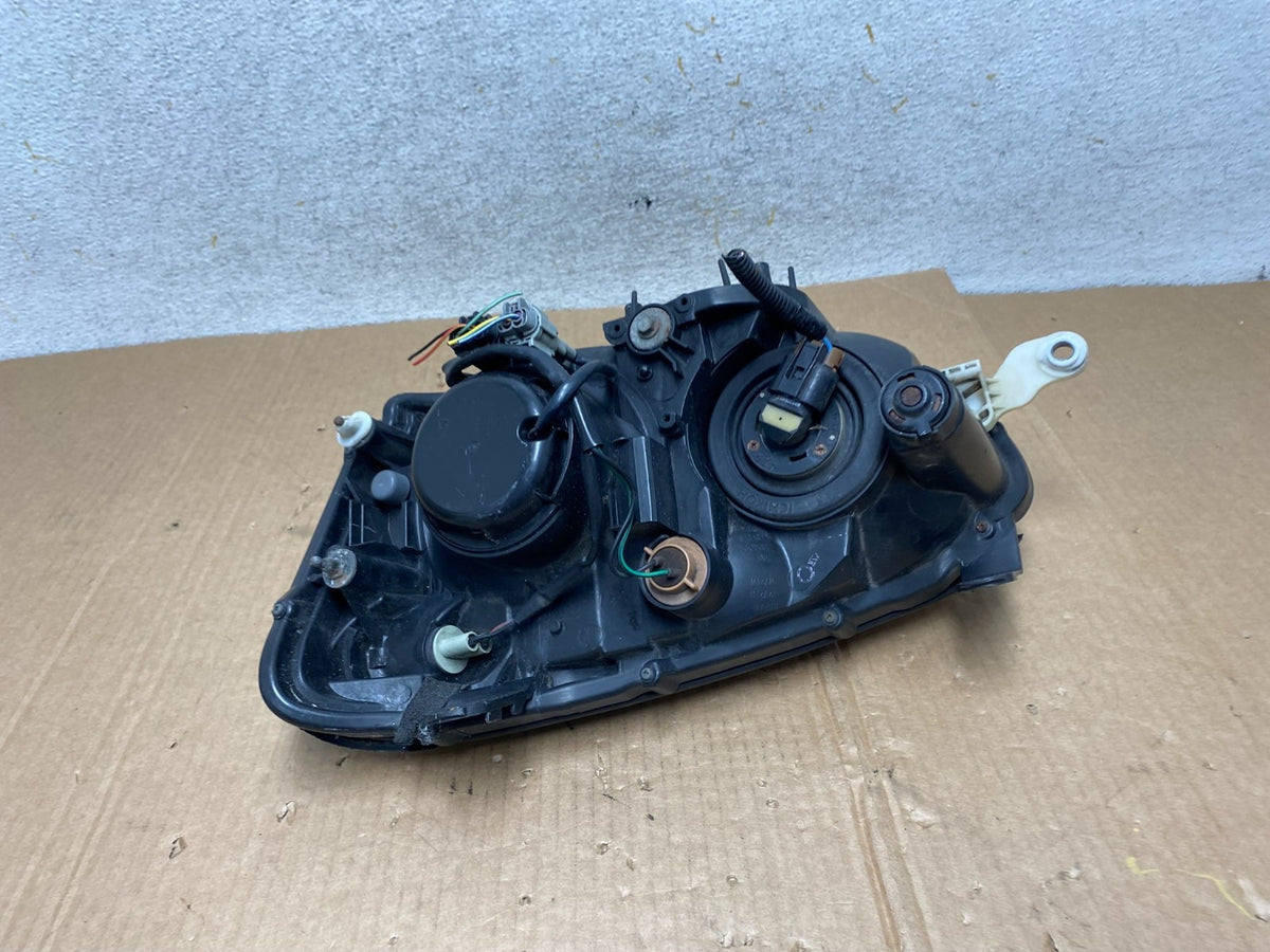 2004 to 2005 Subaru Impreza Right Passenger Side Halogen Headlight AI4474 DW5