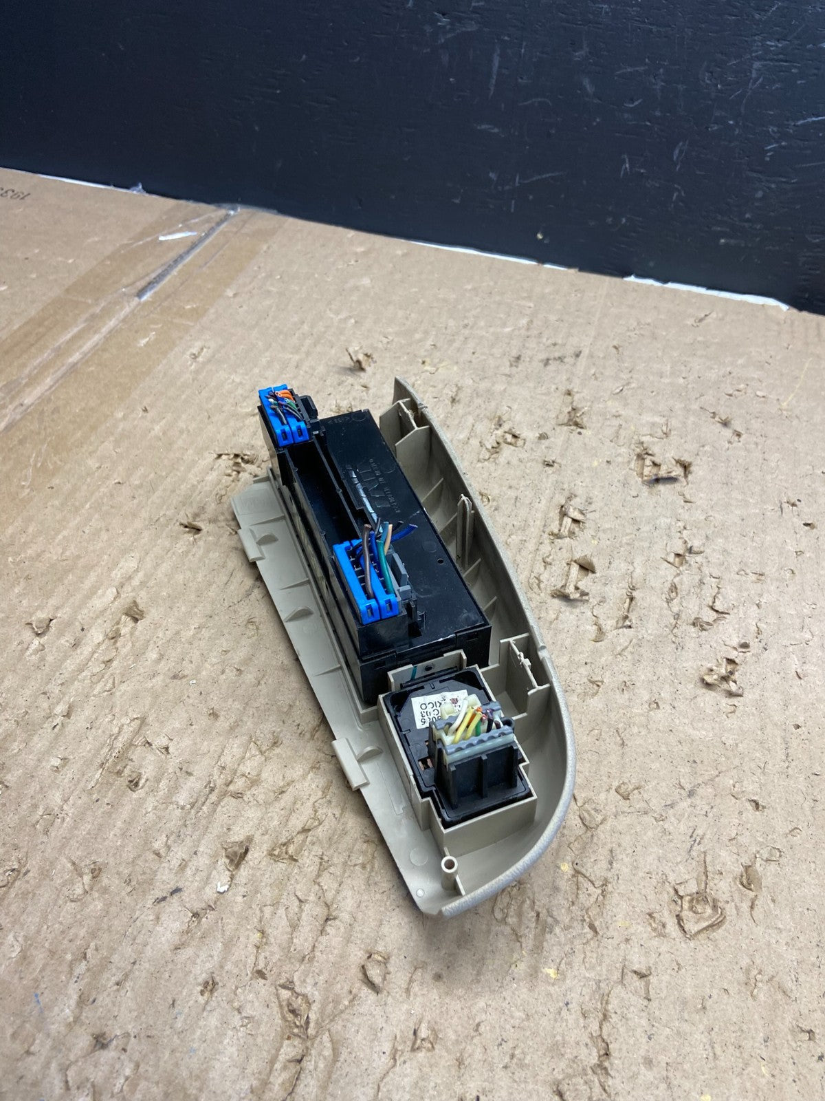 2000 to 2002 Tahoe Yukon Suburban Silverado Master Power Window Switch ab5811 DG5