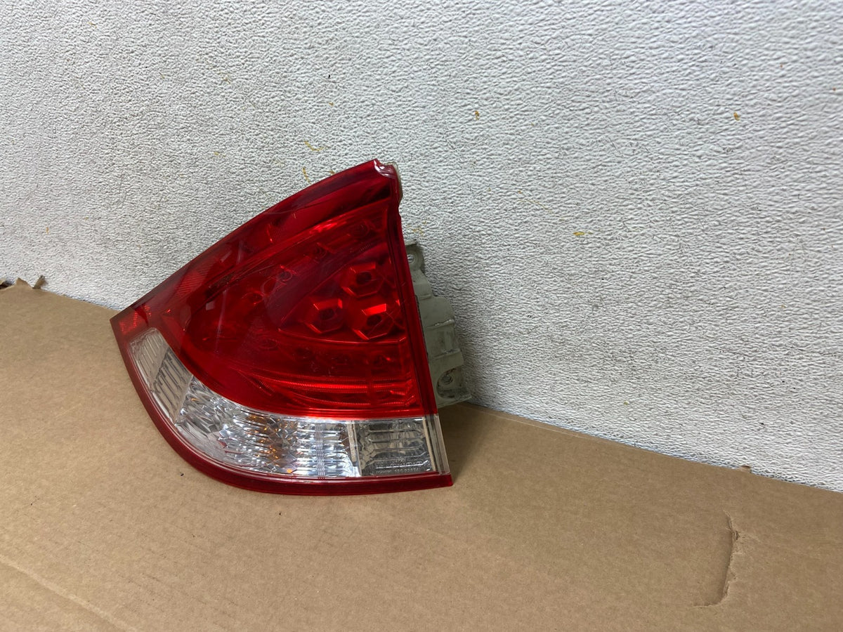 2010-2011 Honda Insight Left Driver LH Side Tail Light AH3096 DW2