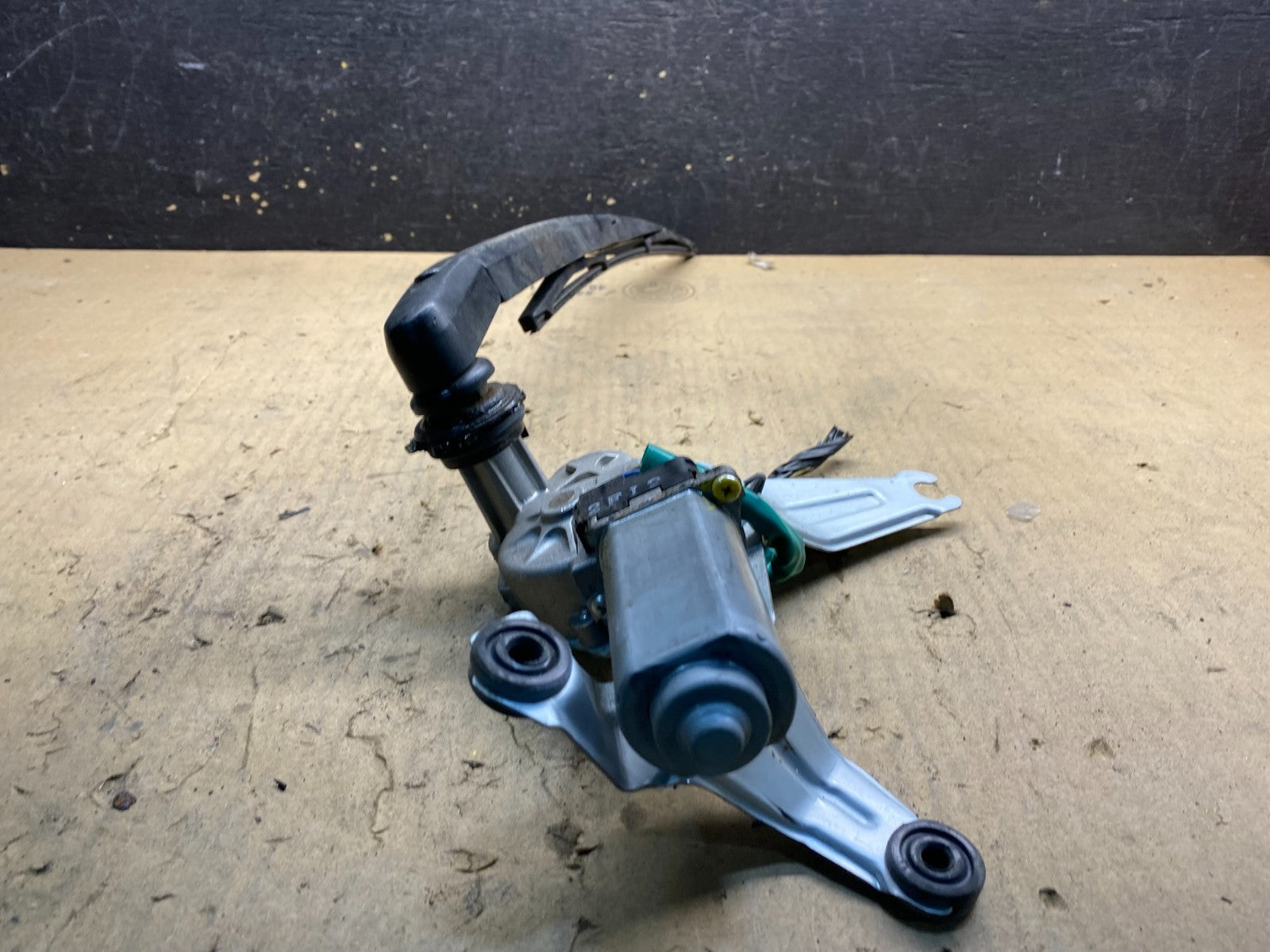 2007 - 2010 Hyundai Santa Fe Rear Glass Windshield Wiper Motor W4288 DG2
