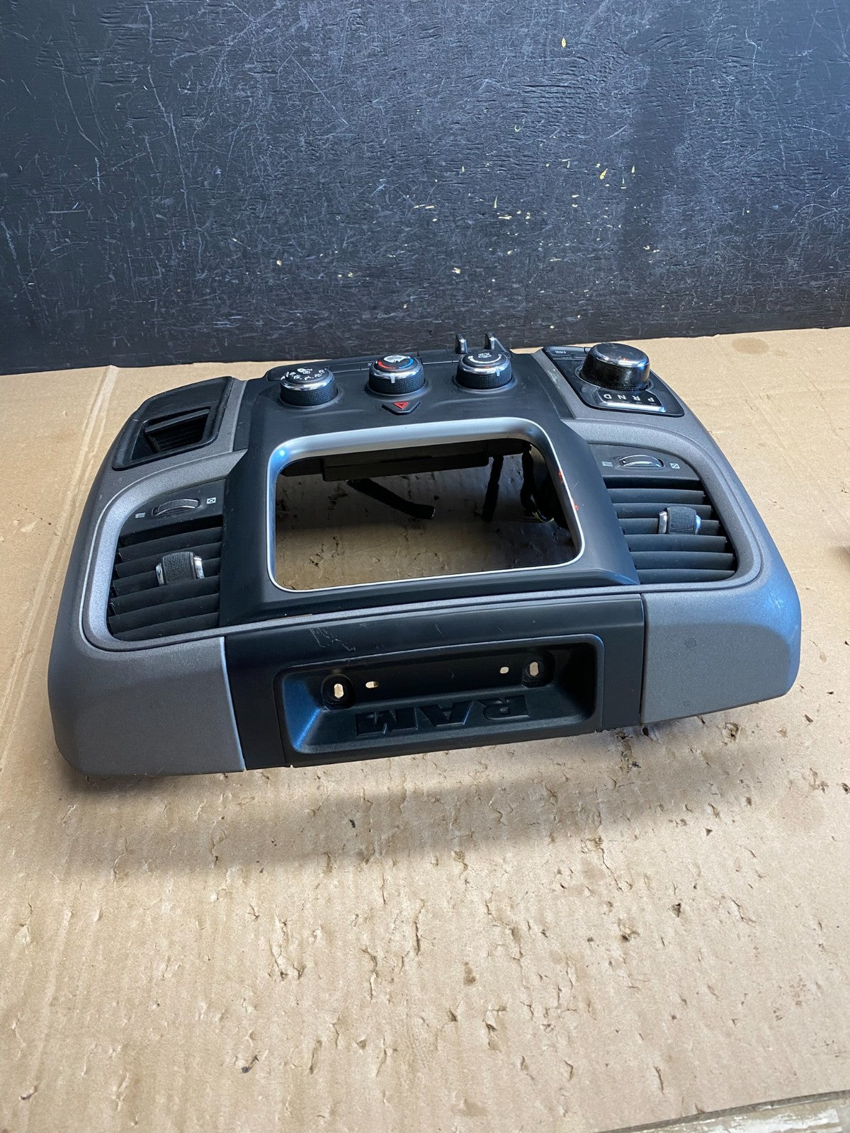 2013-2016 Dodge Ram 1500 Temp A/C Heat Climate Control Dash Trim Bezel aj1634 DG2