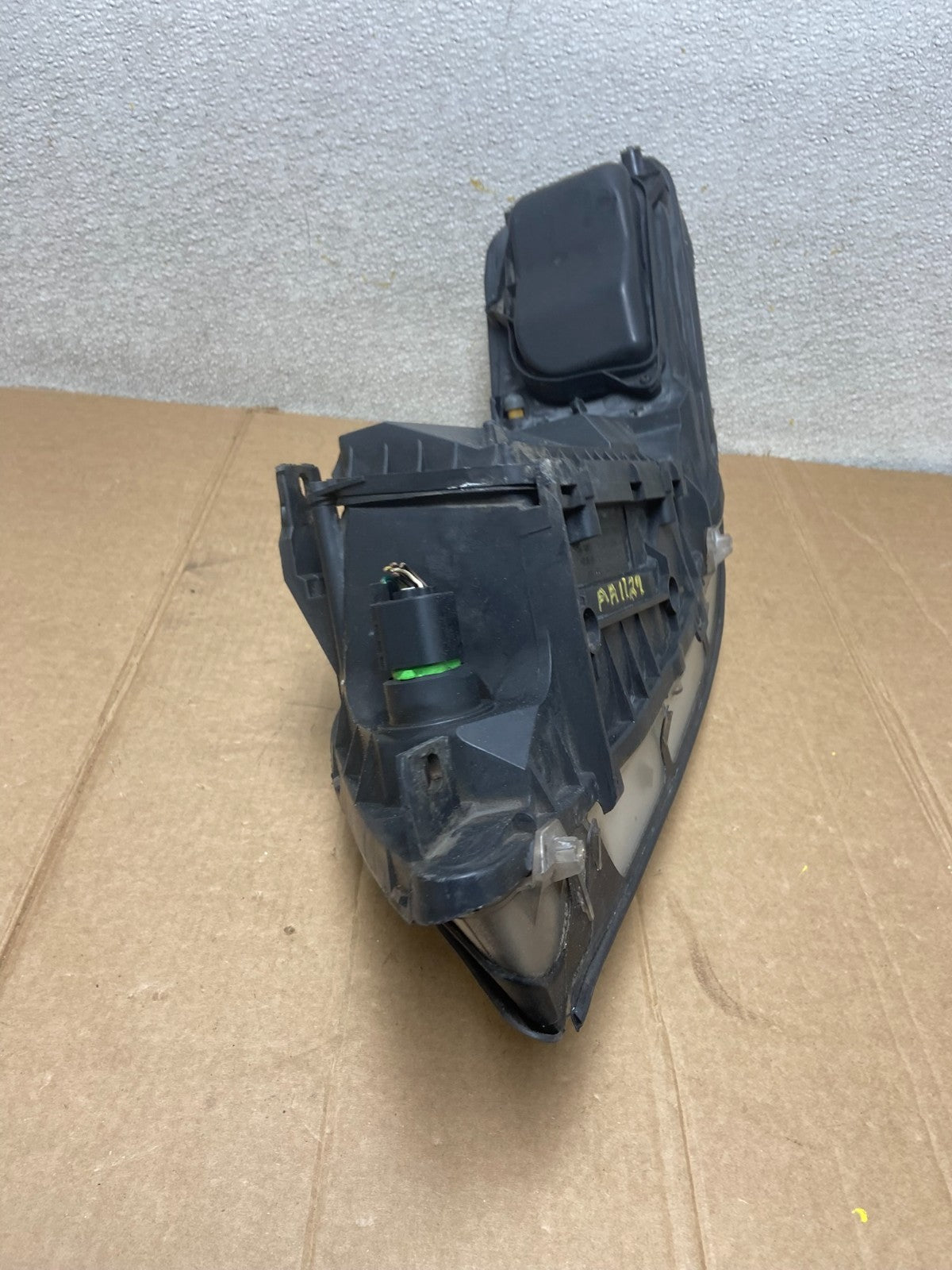 2005 to 2011 Lincoln Town Car Right Passenger Rh Side Headlight OEM AA1129 DW8