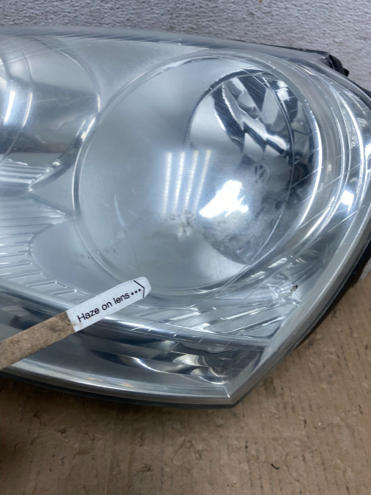 2005 to 2010 Volkswagen Jetta Left Driver LH Side Headlight Halogen AD8138 DW4