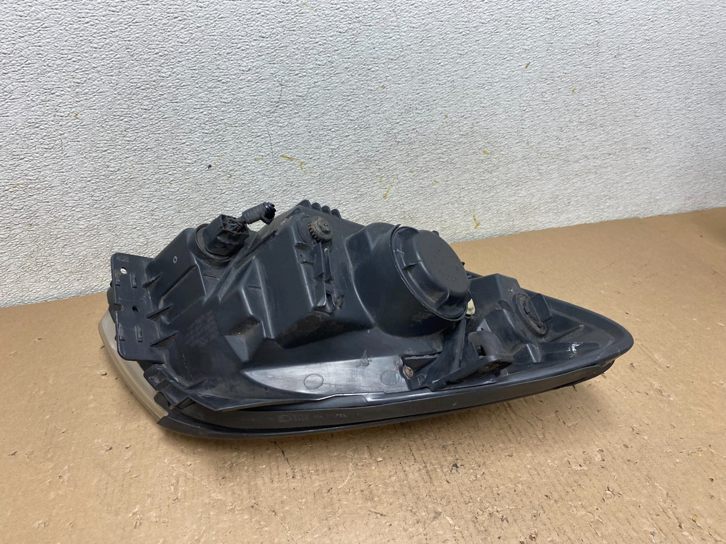 2007 to 2010 Kia Sportage Left Driver LH Halogen Headlight P8827 DW9