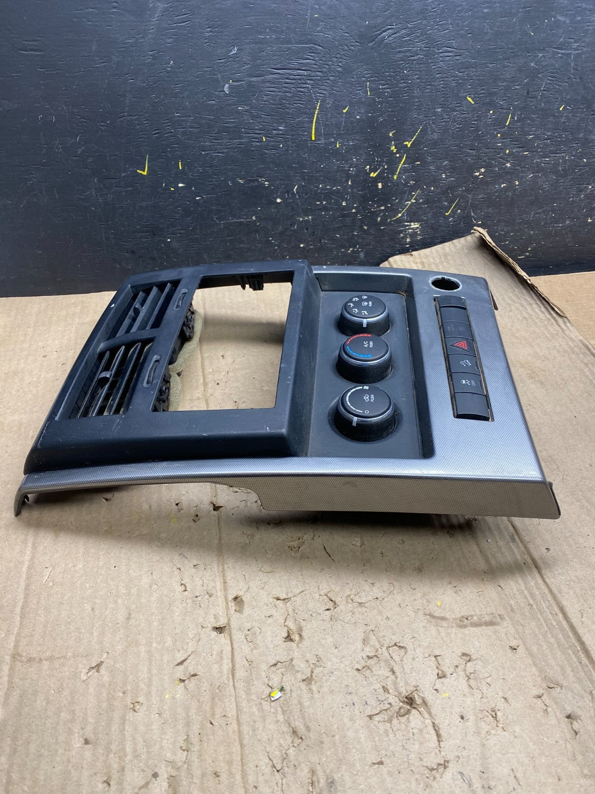 2008 to 2012 Jeep Liberty Dash Climate Temperature Control Radio Bezel X2004 DG2