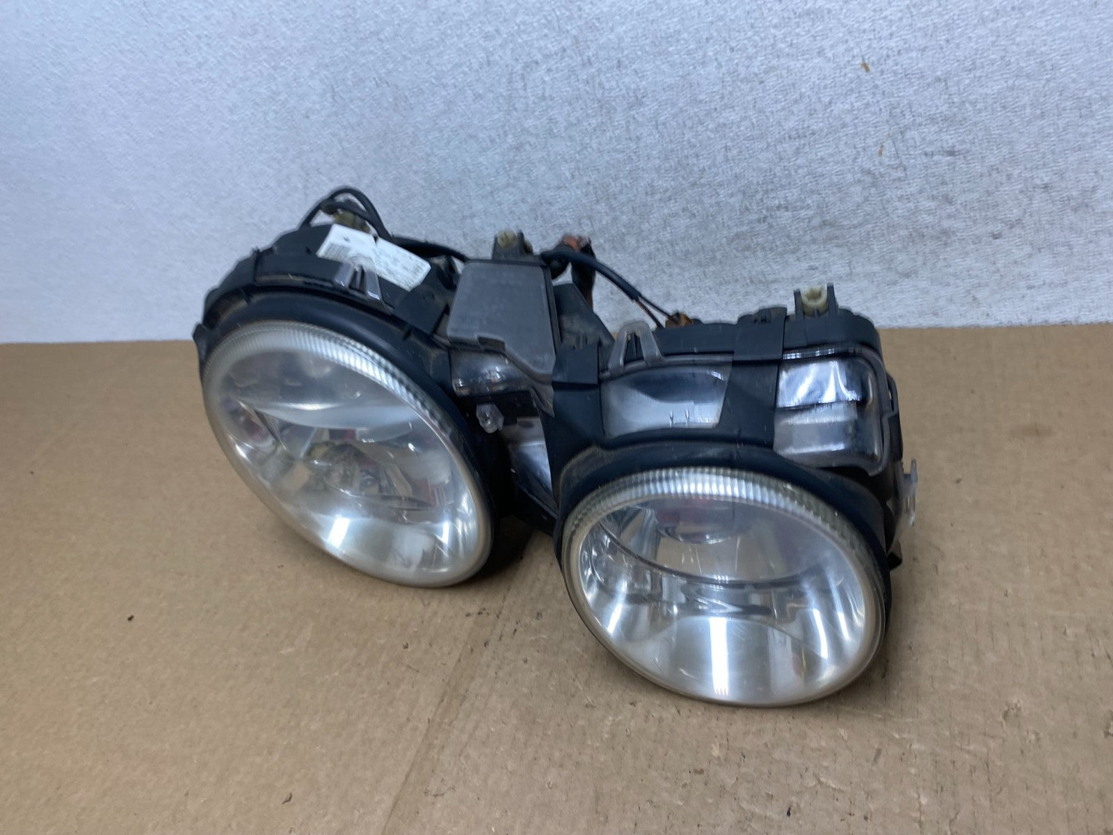 2000 to 2002 Jaguar S-Type Right Passenger Side Halogen Headlight AF9669 DW1