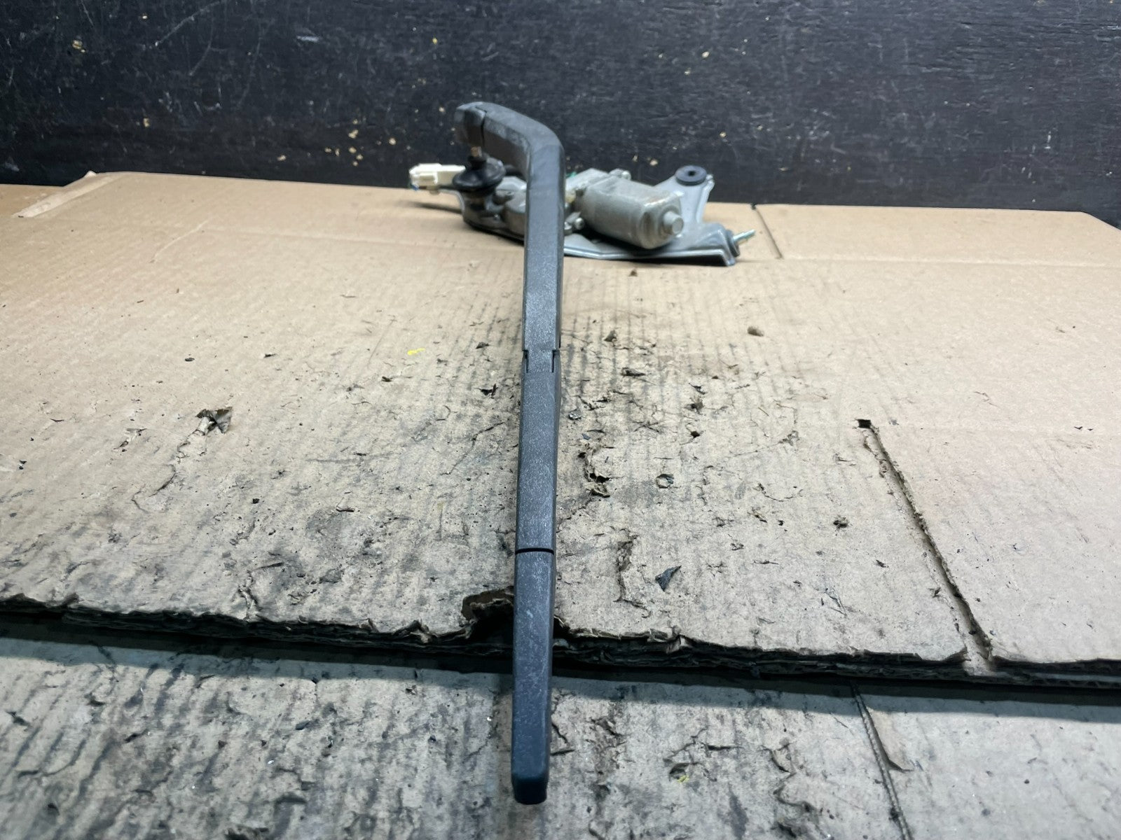 2004 to 2009 Toyota Prius Rear Wiper Windshield Motor V9197 DG3