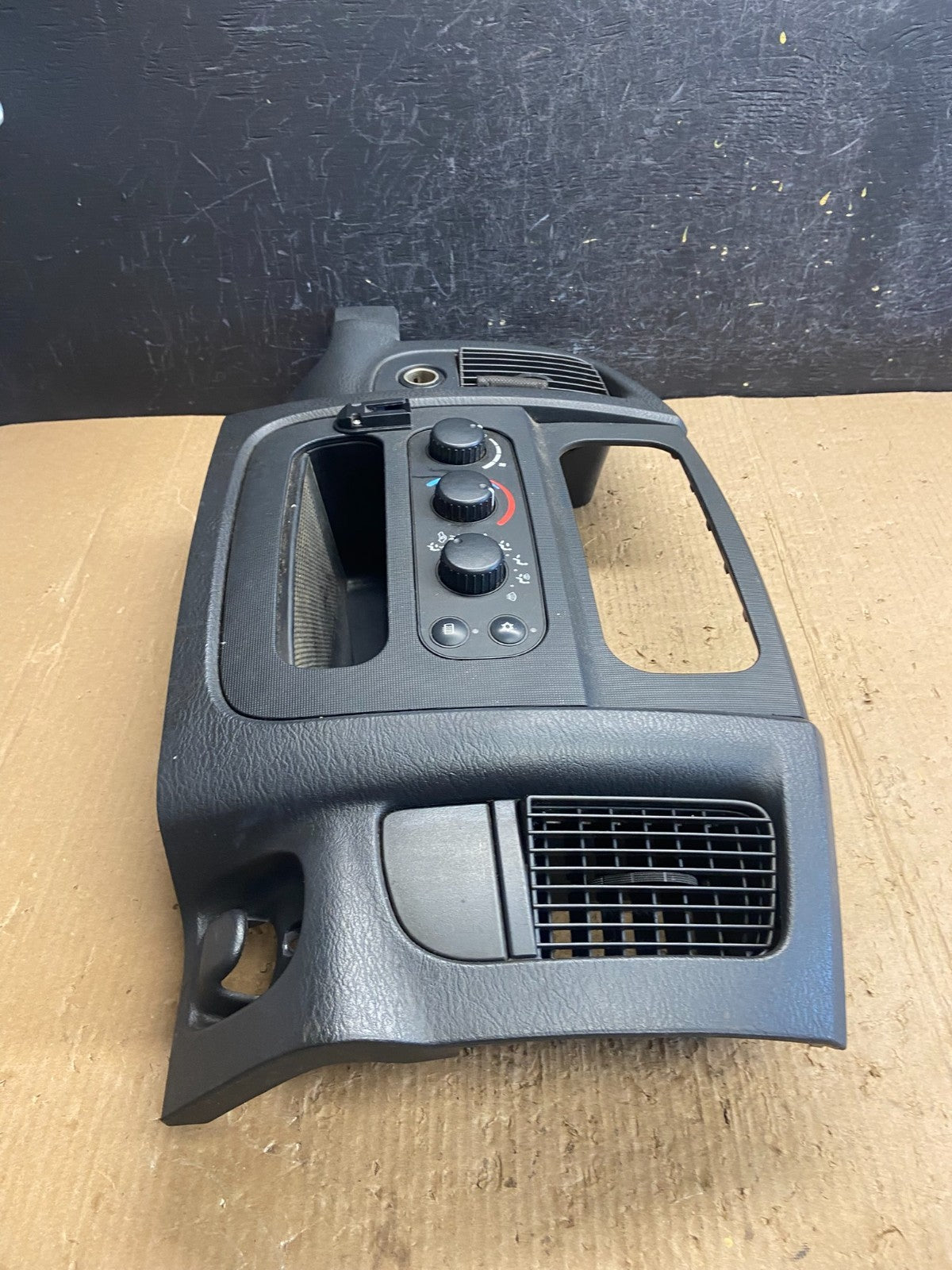 2002 to 2005 Dodge Ram Radio Climate Control Dash Air Vent Bezel Trim AF1521 DG2