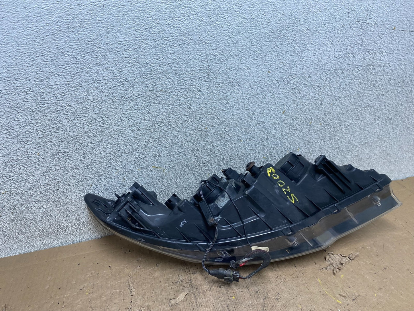 2010 to 2013 Kia Forte Koup Left Driver LH Halogen Headlight OEM S2003 DW10