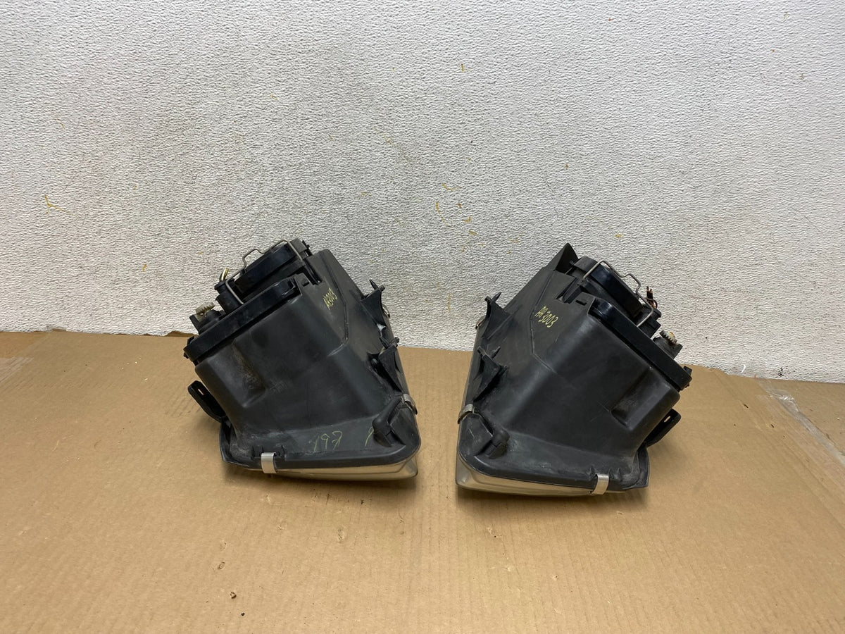 2002 to 2004 Volkswagen Jetta Left+Right Headlights AH3003 DW8