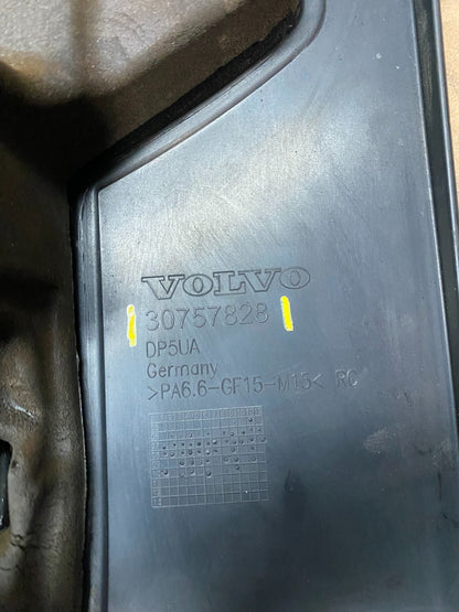 2007 to 2014 Volvo XC90 OEM 3.2L Upper Top Engine Motor Dust Cover Oem U6324 DG8