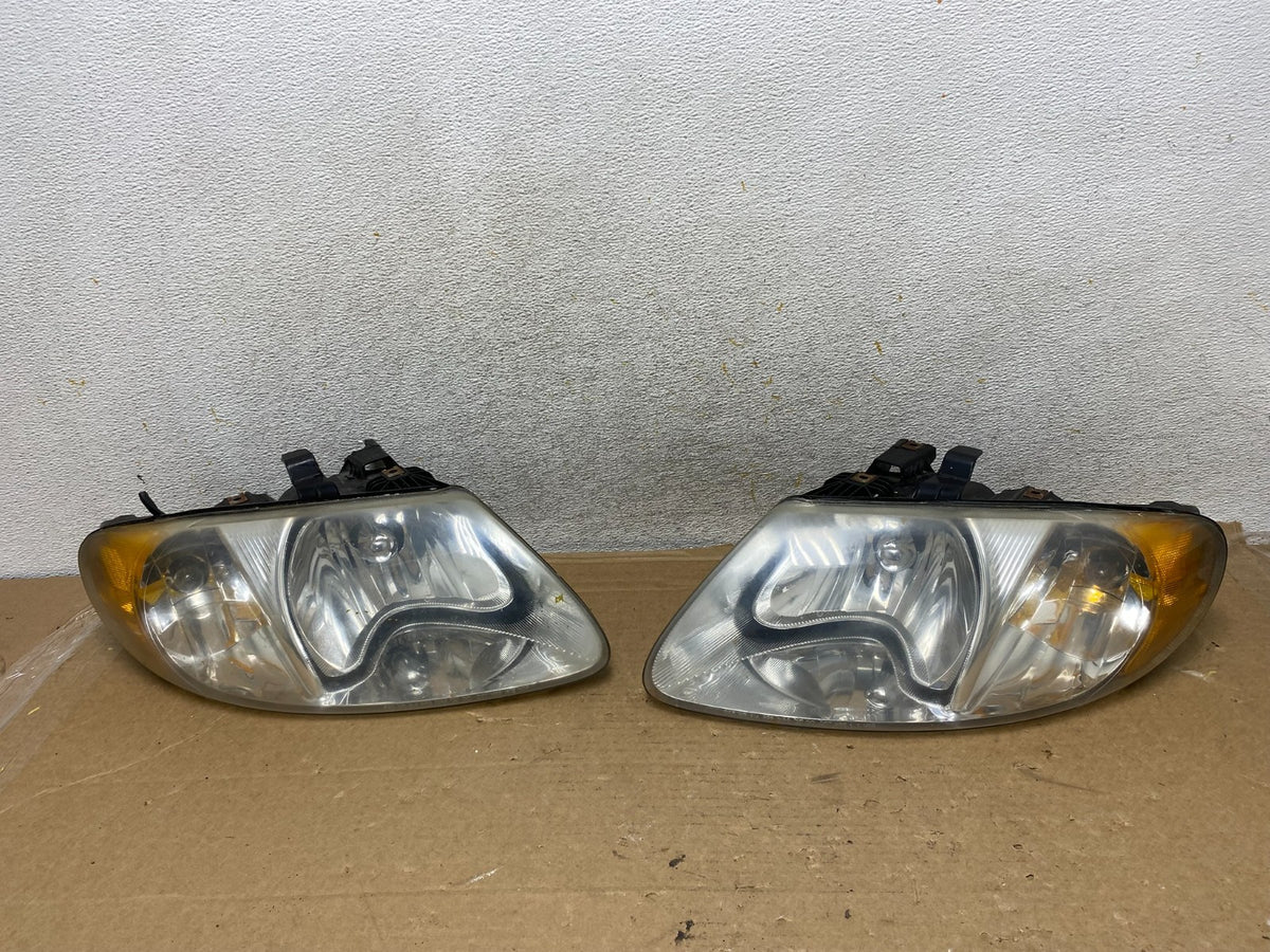 2001 to 2007 Dodge Caravan Left+Right Set Side Halogen Headlights AH8389 DG0