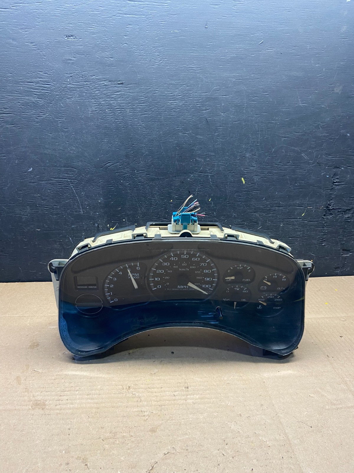 2002 GMC Yukon Speedometer Cluster Gauge Q2234 DG0