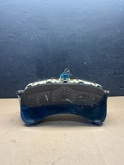 2002 GMC Yukon Speedometer Cluster Gauge Q2234 DG0